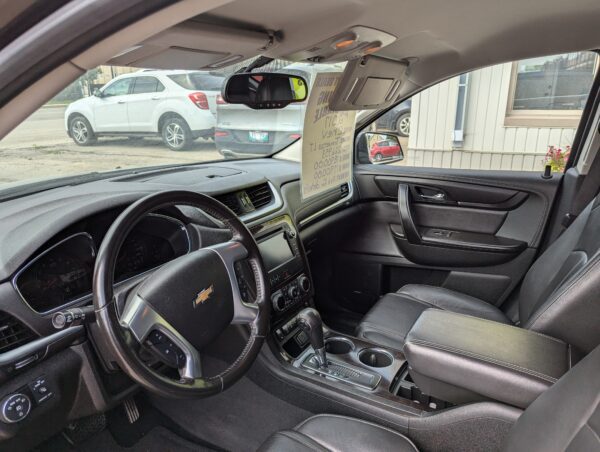 [2017 Chevrolet Traverse LT Sports Utility Interior]